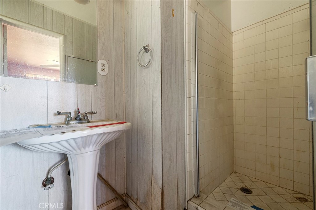 4351 E Holland, Fresno, CA 93726