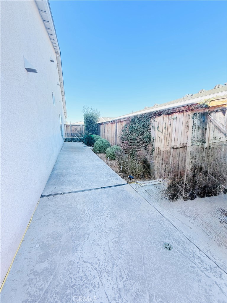 9705 Cotton Creek, Shafter, CA 93263