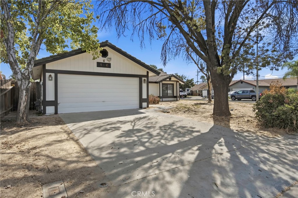 166 N Lyndsay, Dinuba, CA 93618