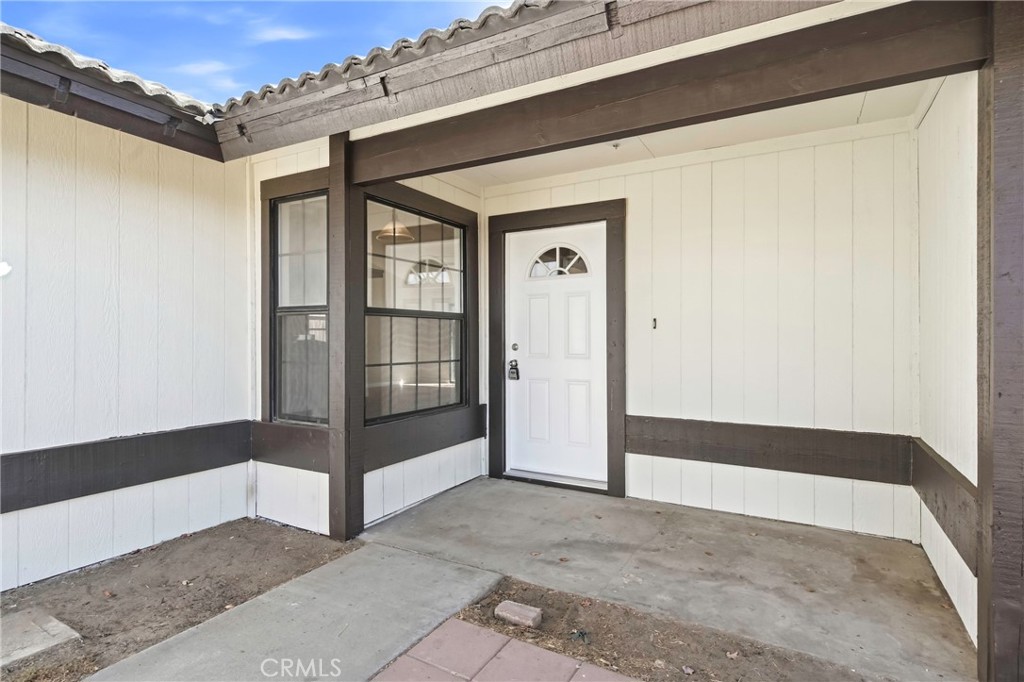 166 N Lyndsay, Dinuba, CA 93618