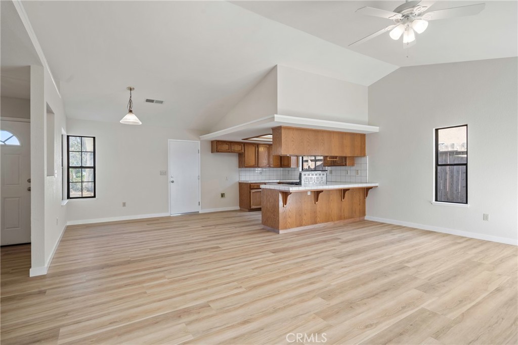 166 N Lyndsay, Dinuba, CA 93618