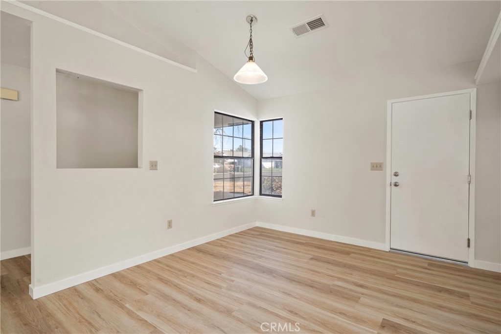166 N Lyndsay, Dinuba, CA 93618