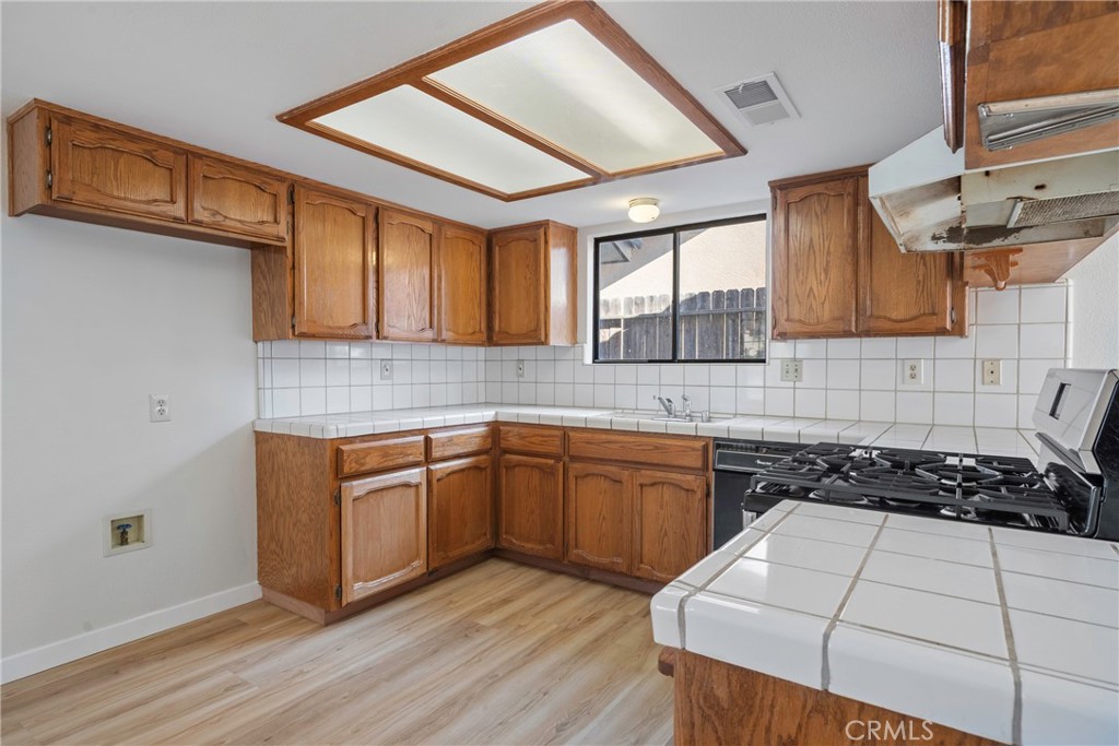 166 N Lyndsay, Dinuba, CA 93618