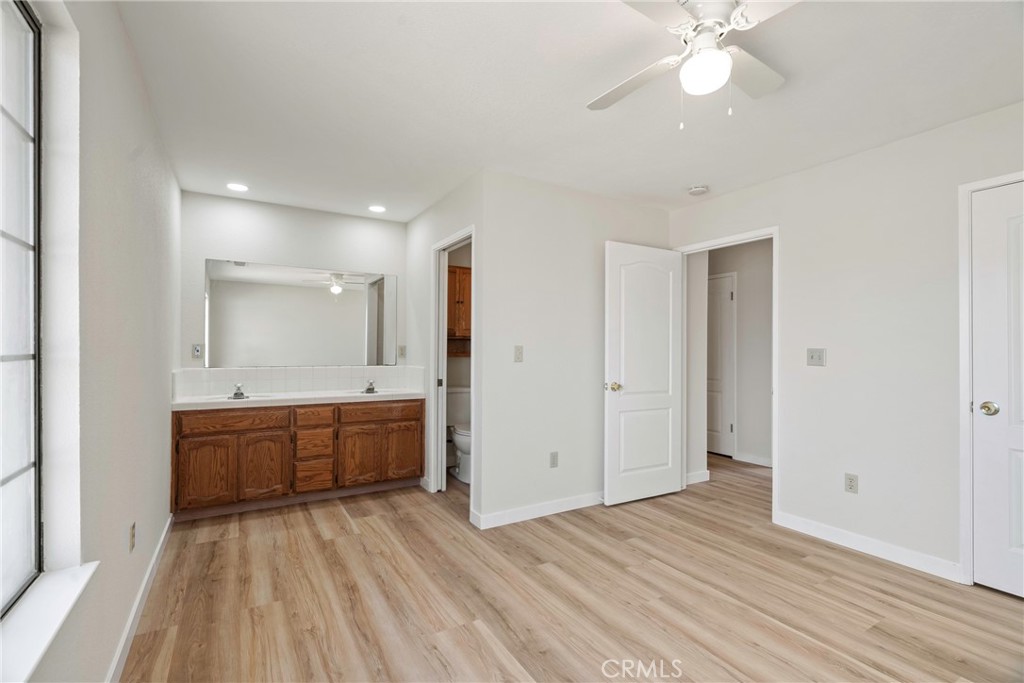 166 N Lyndsay, Dinuba, CA 93618