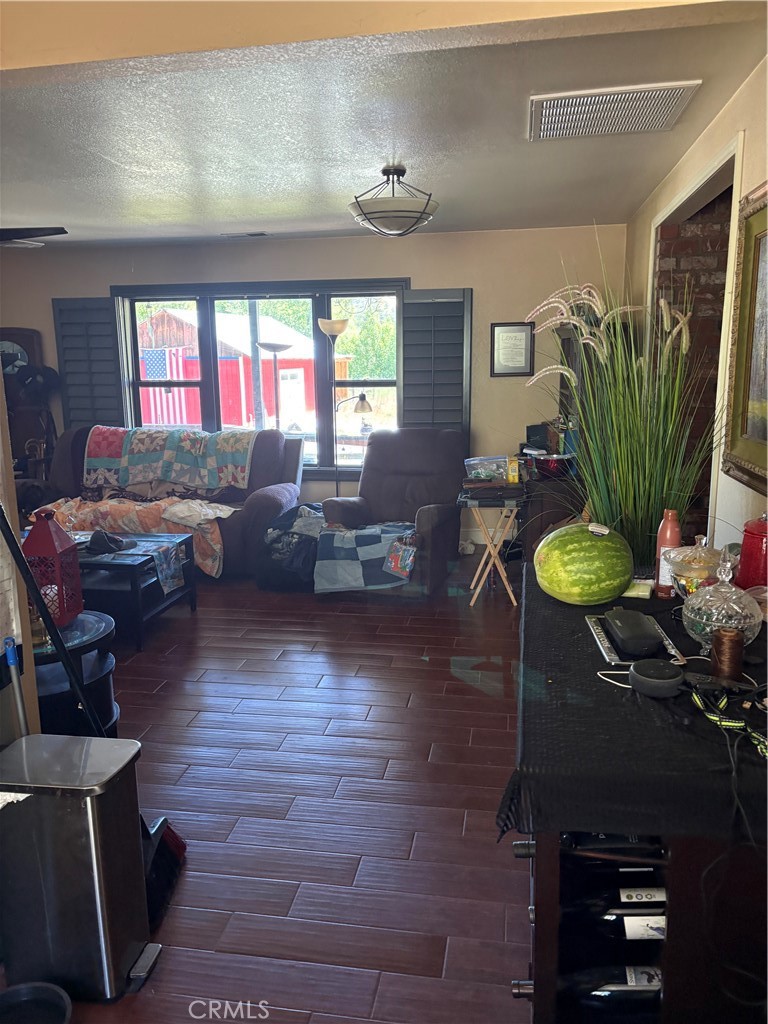 11889 Highway 155, Woody, CA 93287