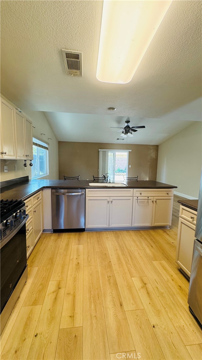 2622 Casa Serena Dr, Delano, CA 93215