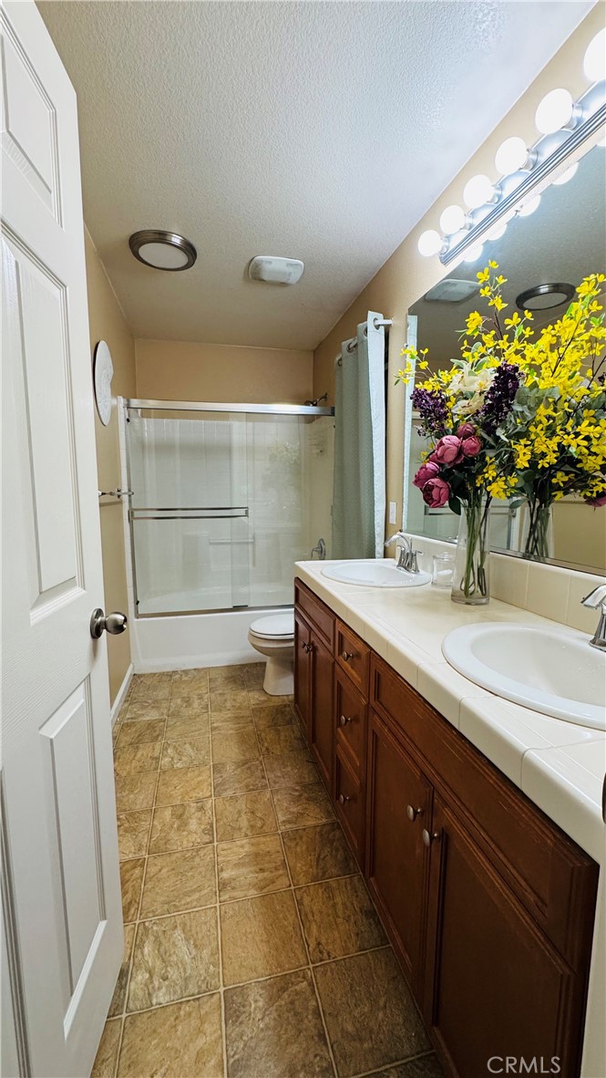 2622 Casa Serena Dr, Delano, CA 93215