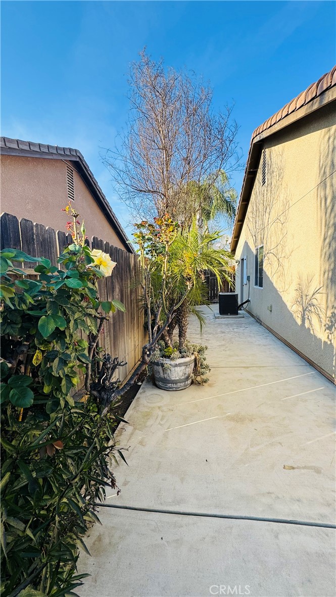 2622 Casa Serena Dr, Delano, CA 93215