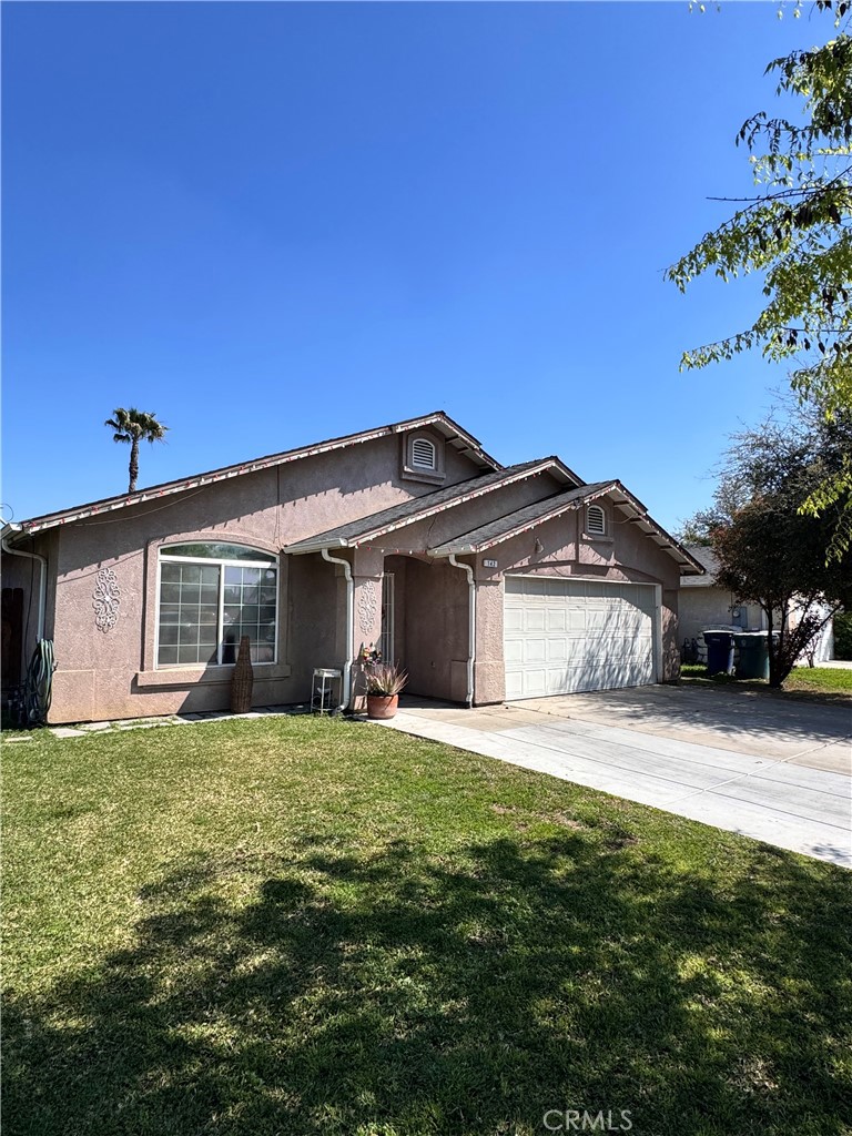 142 White, Tulare, CA 93274