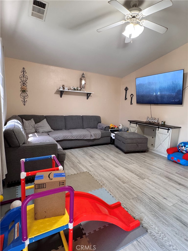 142 White, Tulare, CA 93274