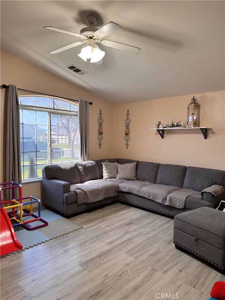 142 White, Tulare, CA 93274