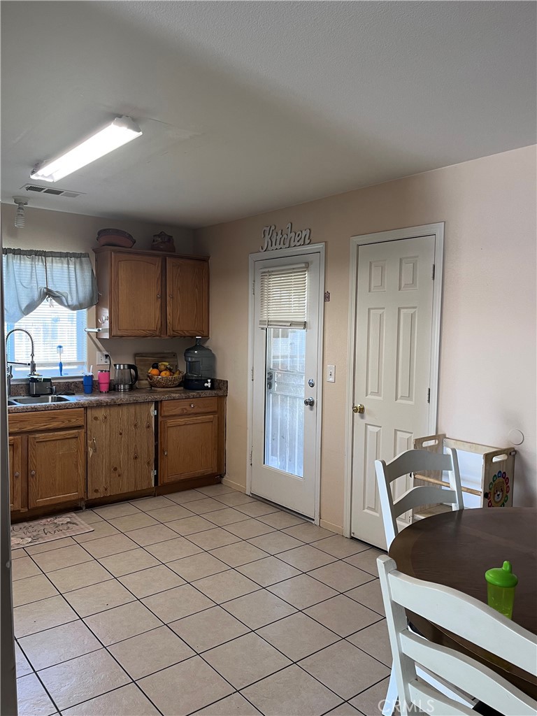 142 White, Tulare, CA 93274