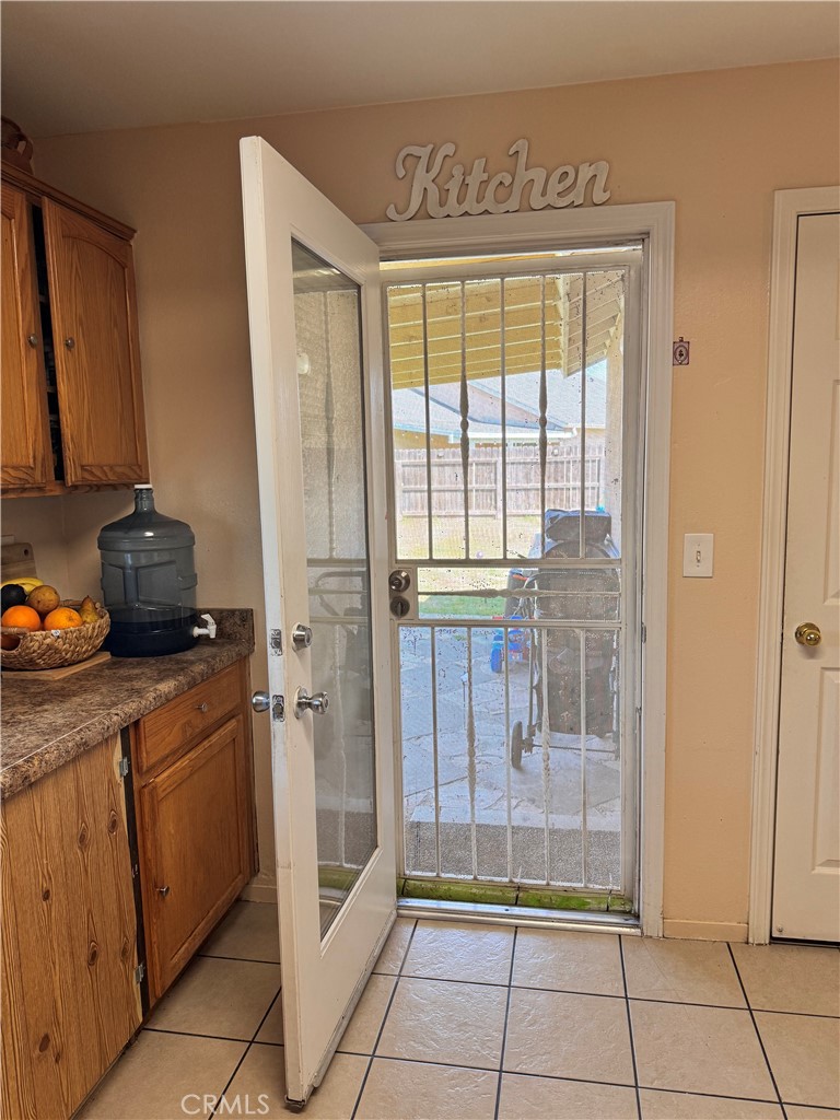 142 White, Tulare, CA 93274