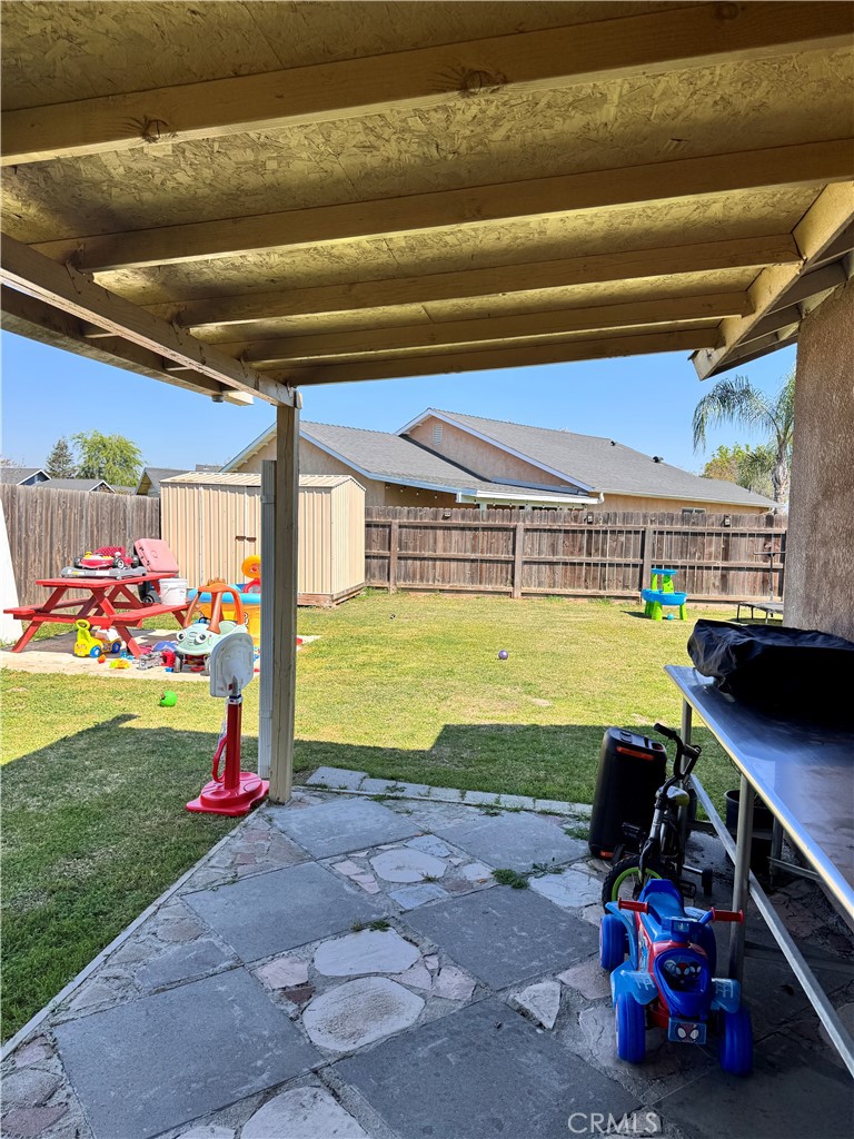 142 White, Tulare, CA 93274