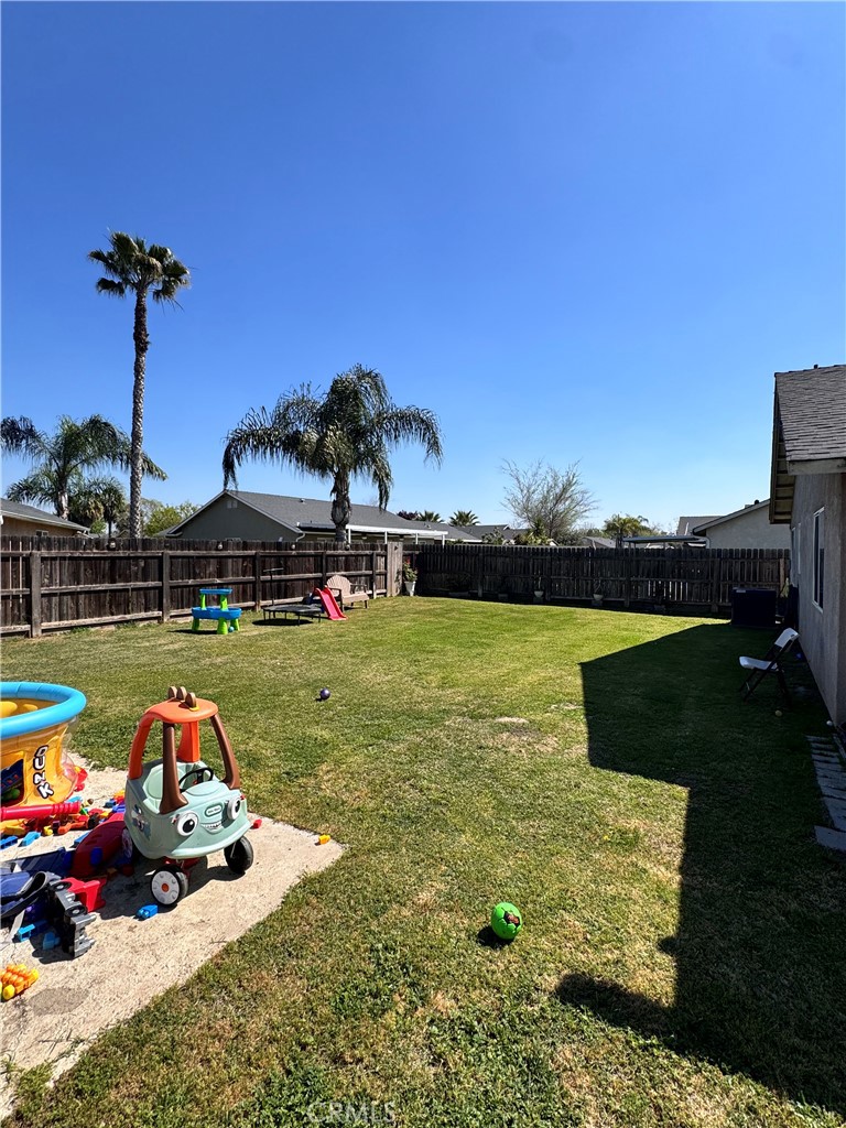 142 White, Tulare, CA 93274