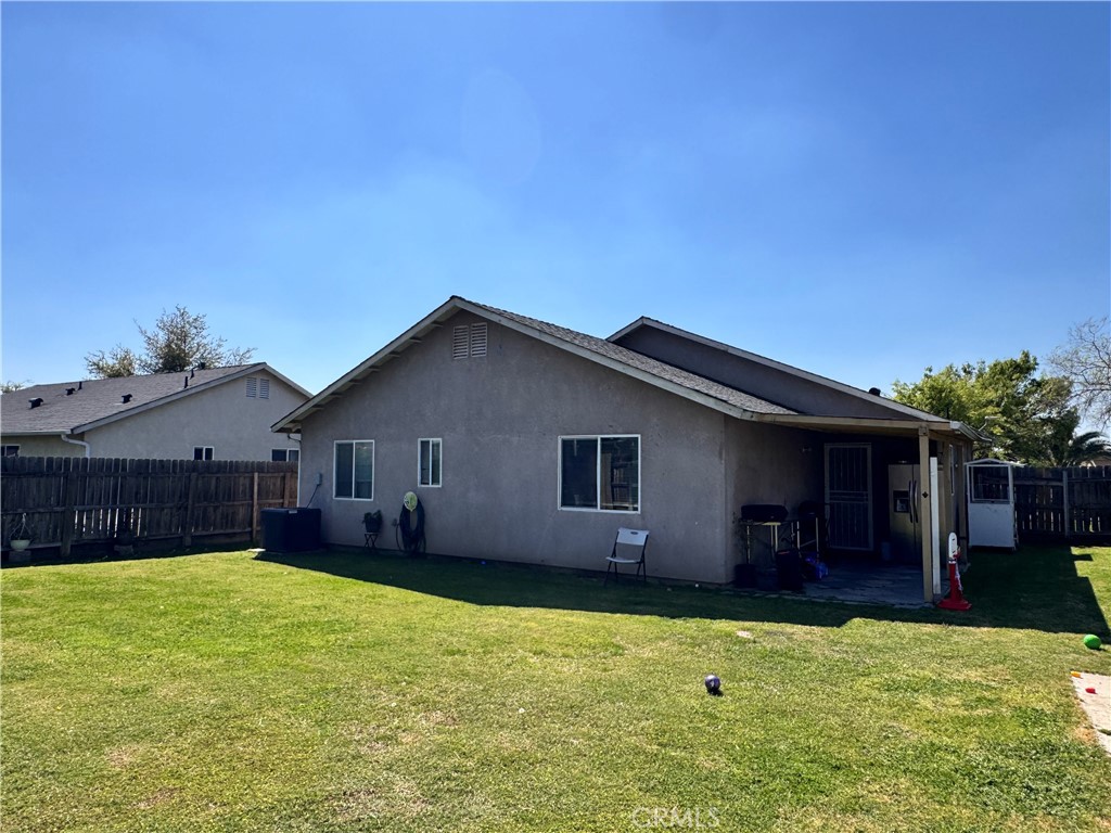 142 White, Tulare, CA 93274