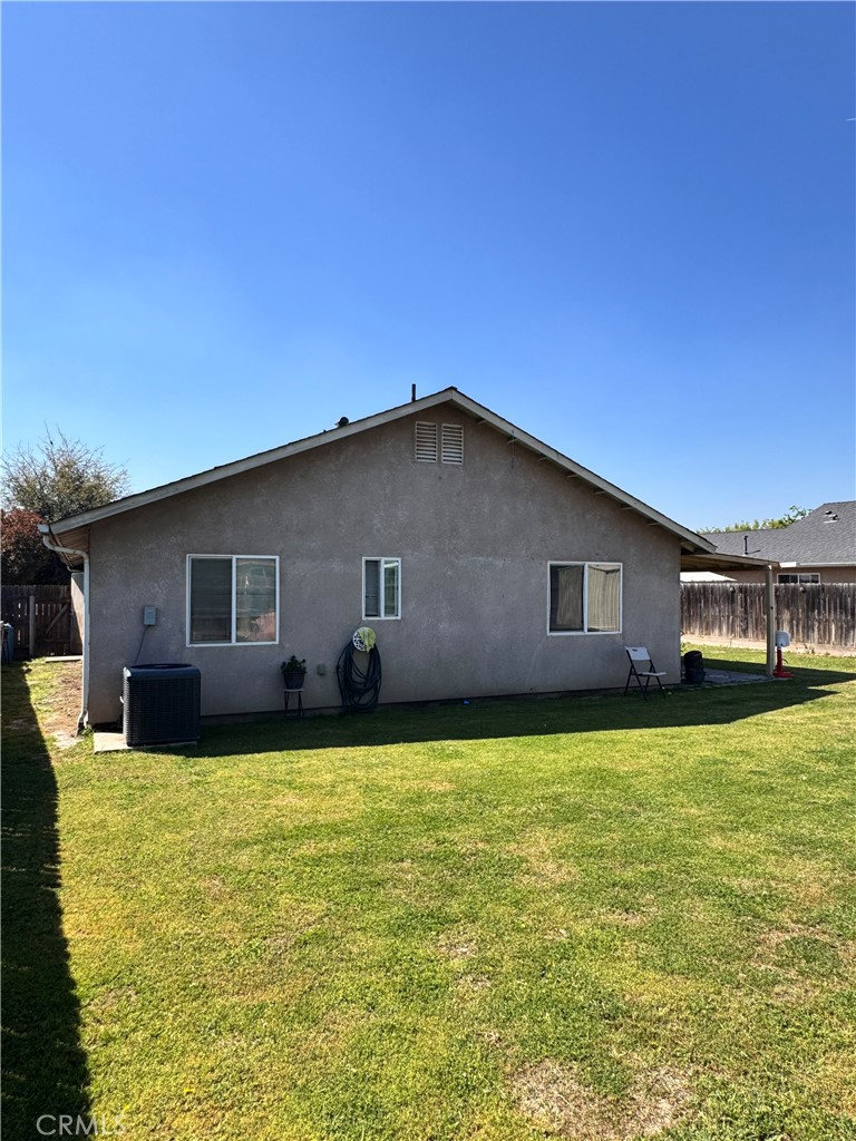 142 White, Tulare, CA 93274
