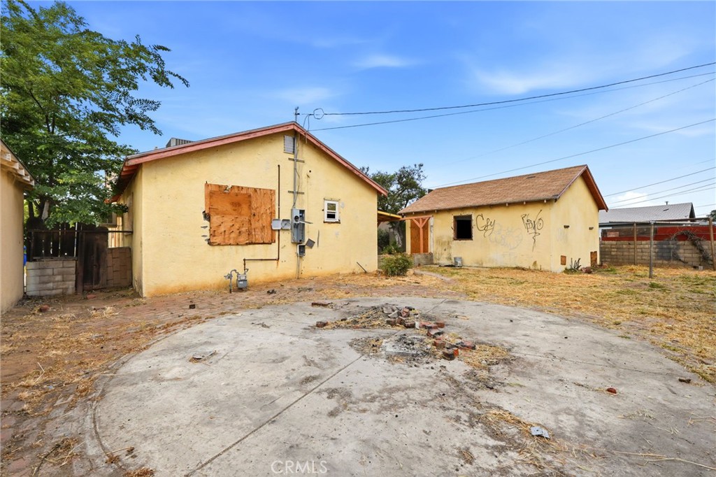 1946 E Clinton, Fresno, CA 93703
