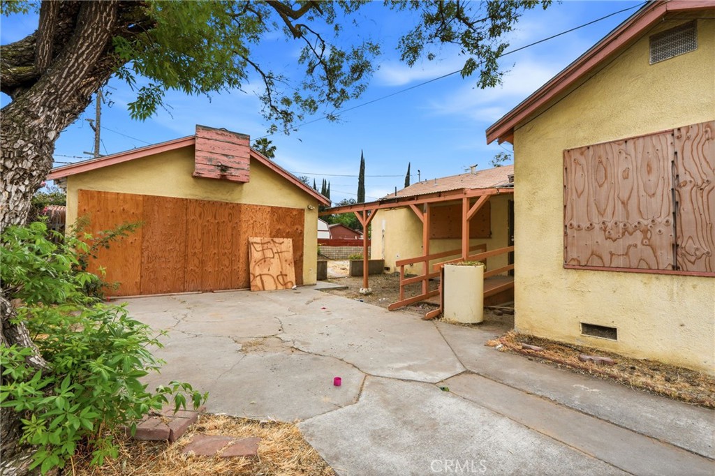 1946 E Clinton, Fresno, CA 93703