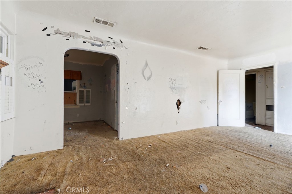 1946 E Clinton, Fresno, CA 93703