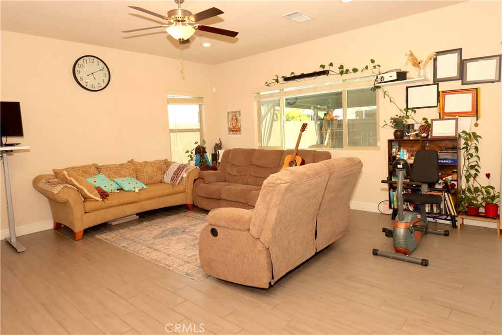 2482 Valdes Dr, Merced, CA 95340