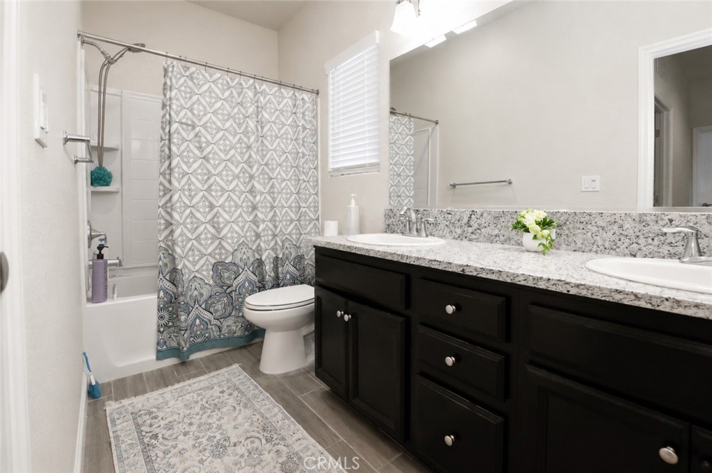 2482 Valdes Dr, Merced, CA 95340