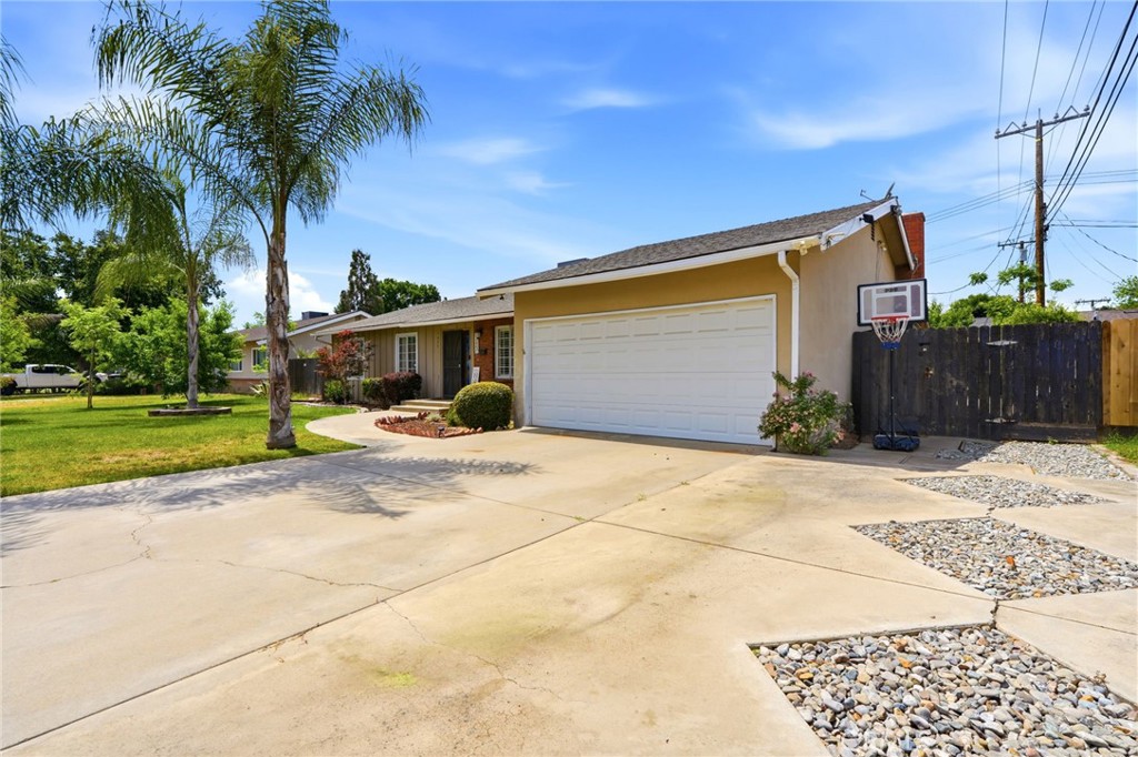 1237 S Clover, Visalia, CA 93277