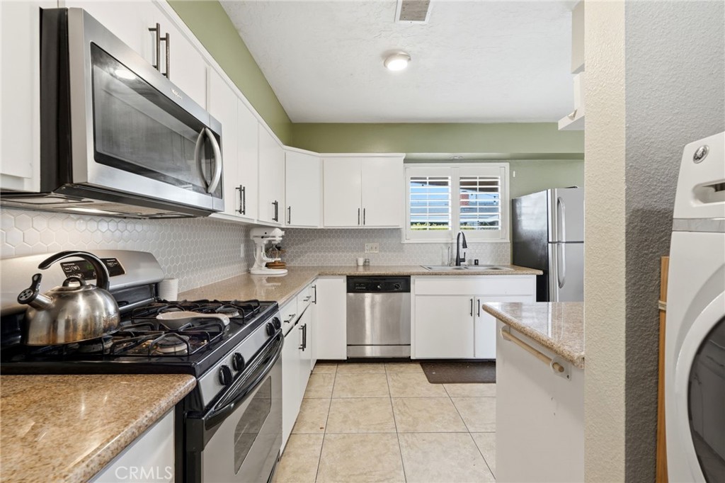 1237 S Clover, Visalia, CA 93277