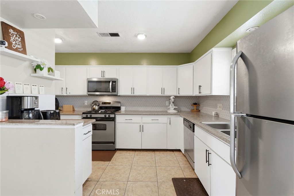 1237 S Clover, Visalia, CA 93277