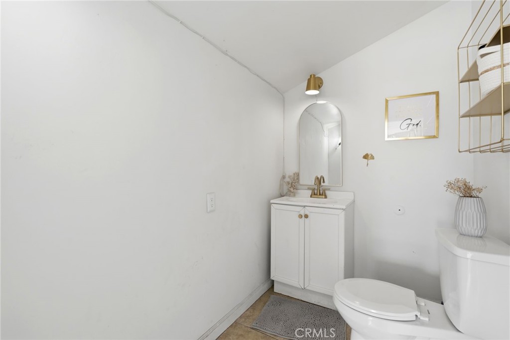 1237 S Clover, Visalia, CA 93277