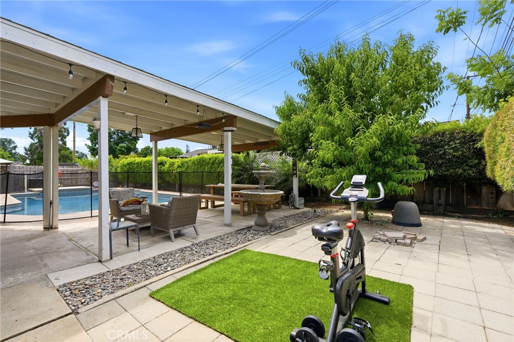 1237 S Clover, Visalia, CA 93277