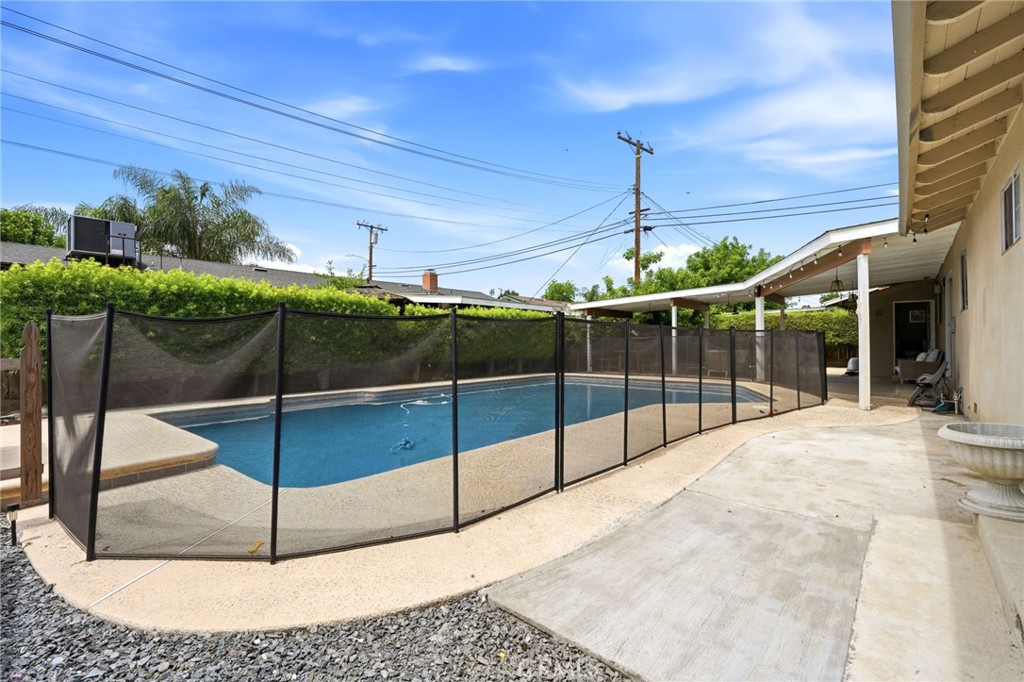 1237 S Clover, Visalia, CA 93277