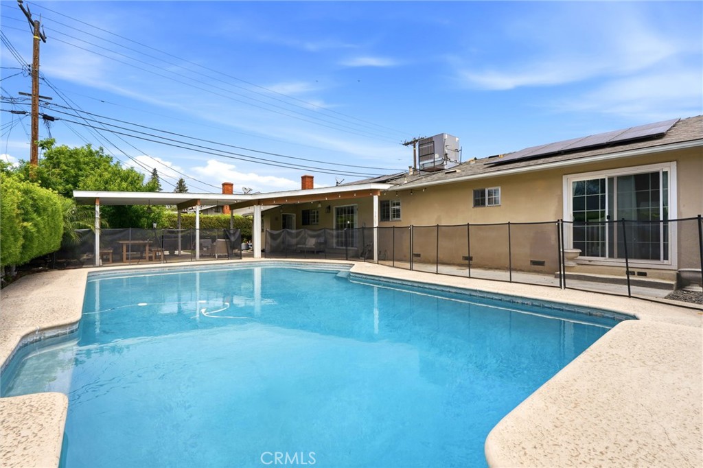 1237 S Clover, Visalia, CA 93277