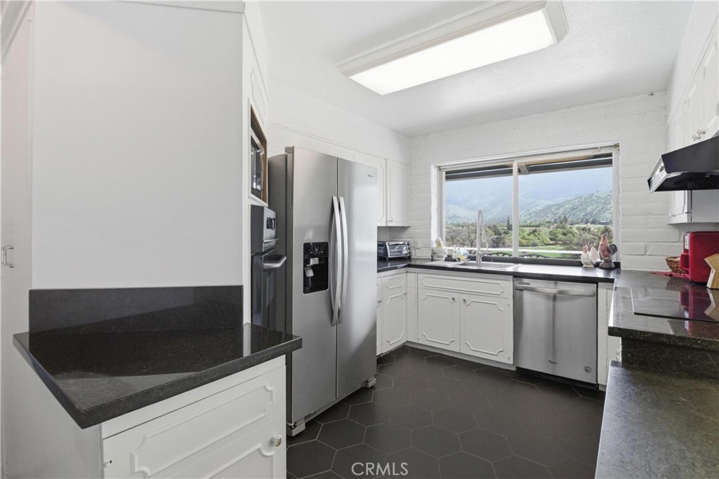 33295 Globe Dr, Springville, CA 93265
