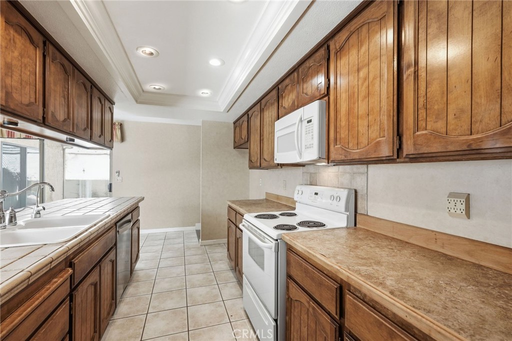 1005 Westmont Ct, Modesto, CA 95356