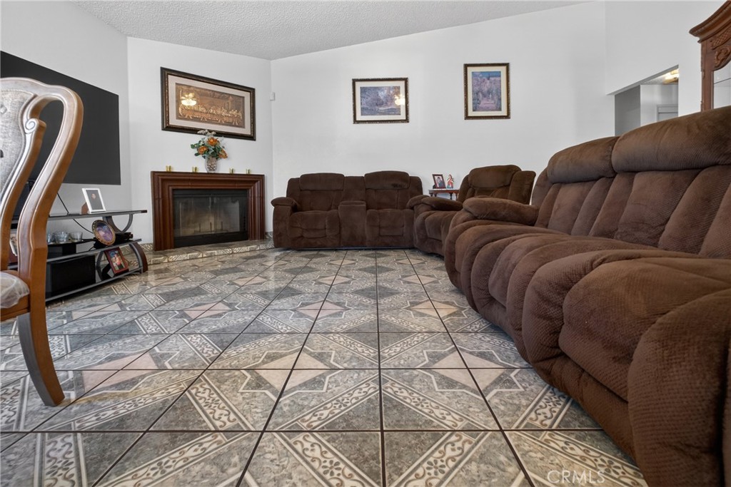 1820 5th, Delano, CA 93215