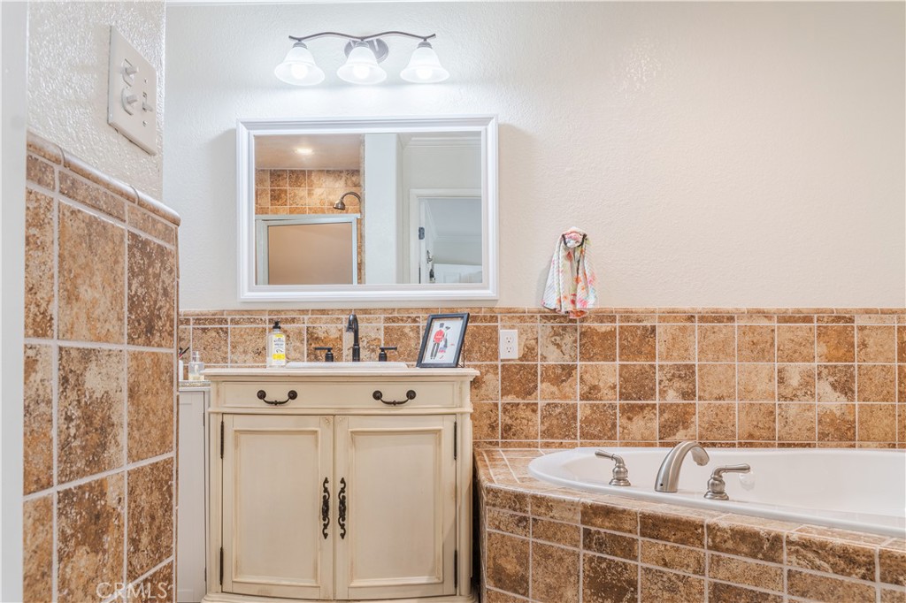 5739 N Pleasant Ave, Fresno, CA 93711