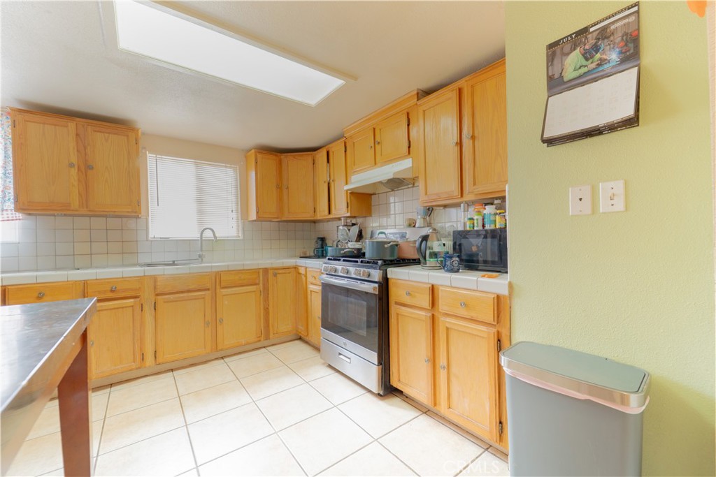 632 N College, Fresno, CA 93728