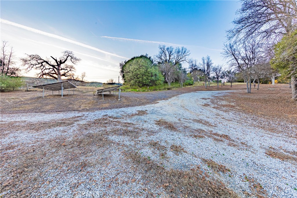 41715 River Falls Rd, Oakhurst, CA 93644