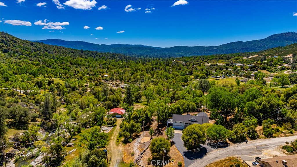 41715 River Falls Rd, Oakhurst, CA 93644