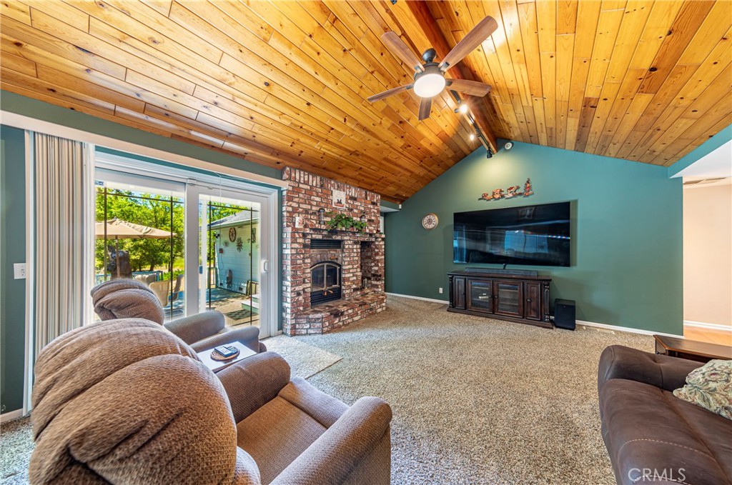 41715 River Falls Rd, Oakhurst, CA 93644