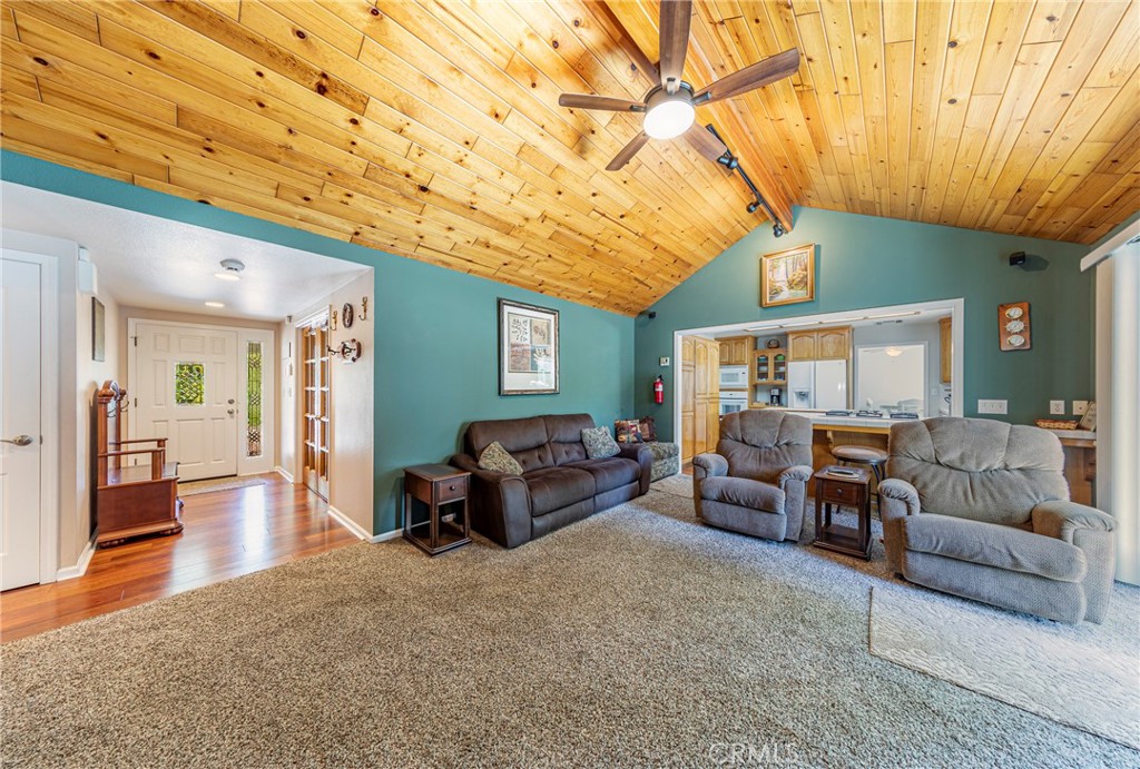 41715 River Falls Rd, Oakhurst, CA 93644