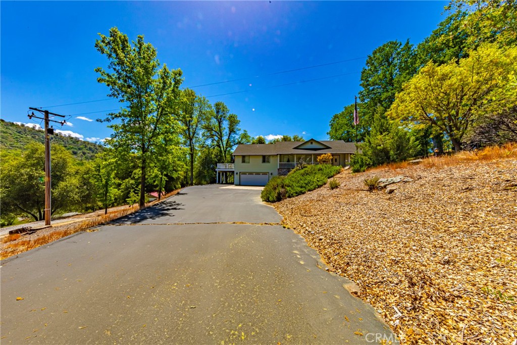41715 River Falls Rd, Oakhurst, CA 93644