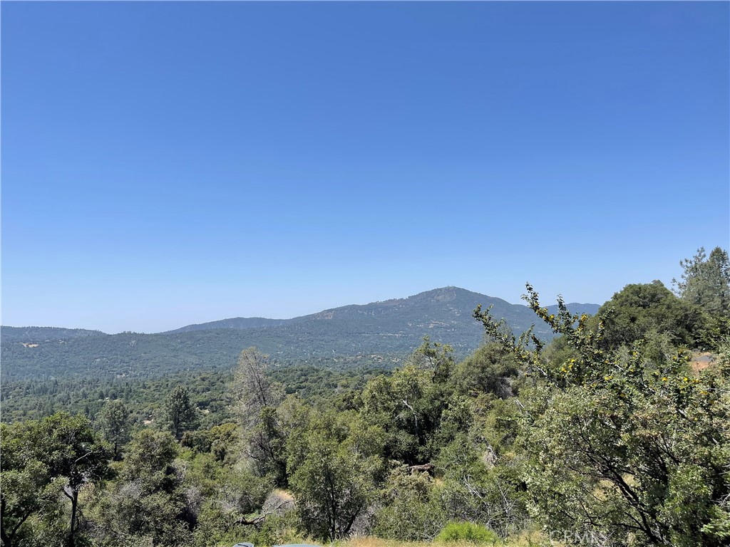 11 Suncrest Dr, Oakhurst, CA 93644