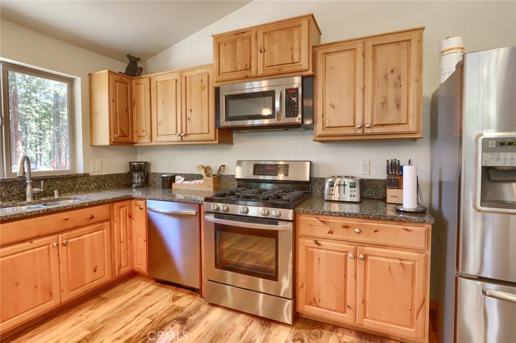 7400 Choke Cherry Ln, Yosemite, CA 95389