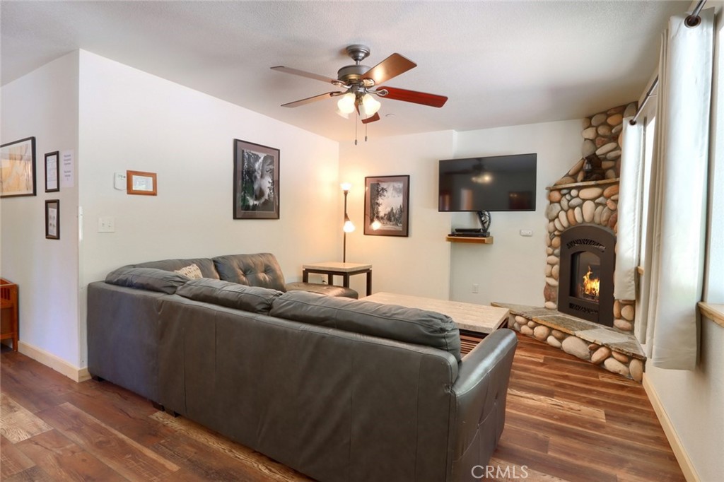 7400 Choke Cherry Ln, Yosemite, CA 95389