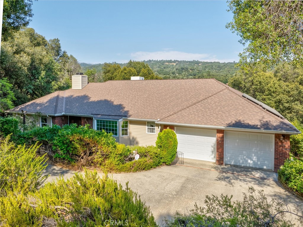 39309 Forest Park Ln, Oakhurst, CA 93644
