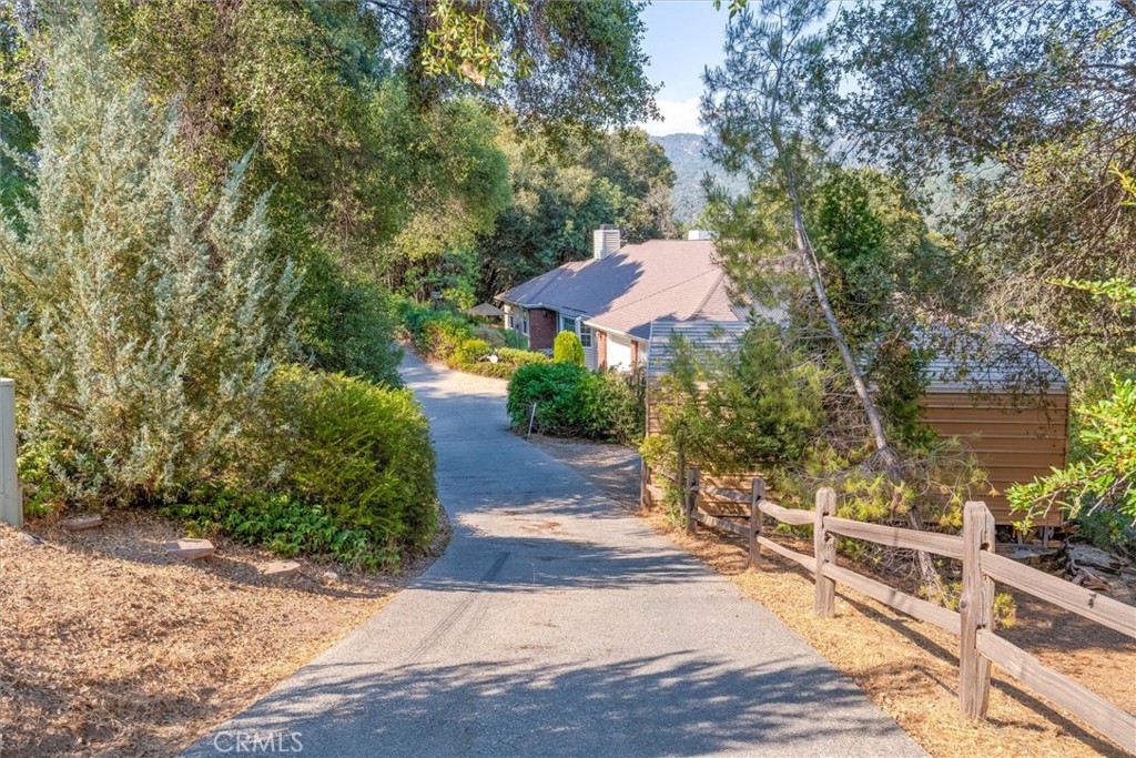 39309 Forest Park Ln, Oakhurst, CA 93644