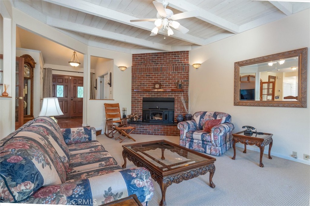 39309 Forest Park Ln, Oakhurst, CA 93644