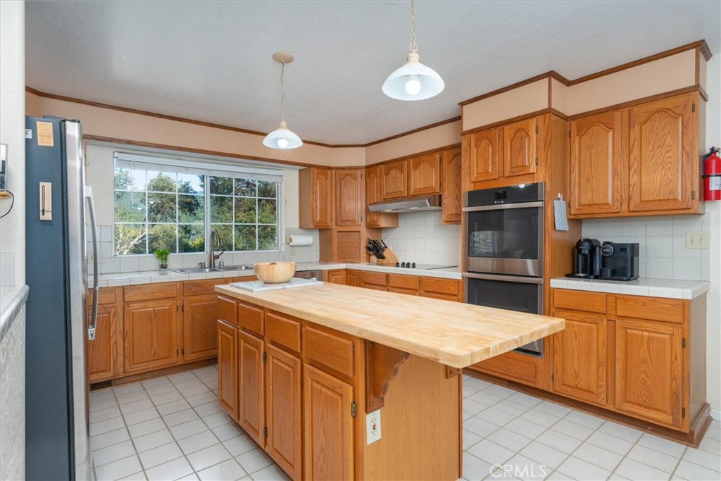 39309 Forest Park Ln, Oakhurst, CA 93644